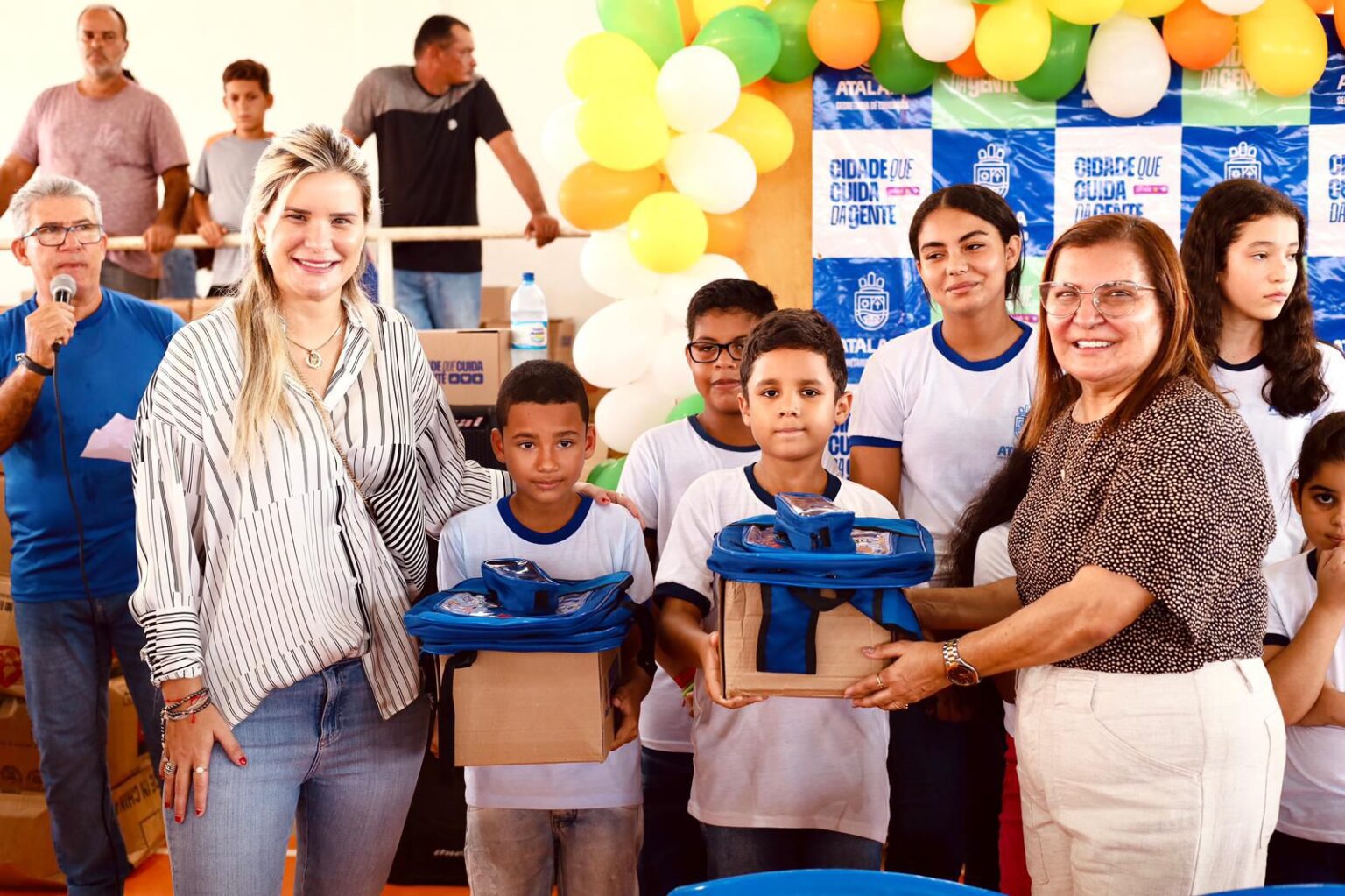 Prefeitura de Atalaia entrega Kits Escolares e reforça compromisso com a educação