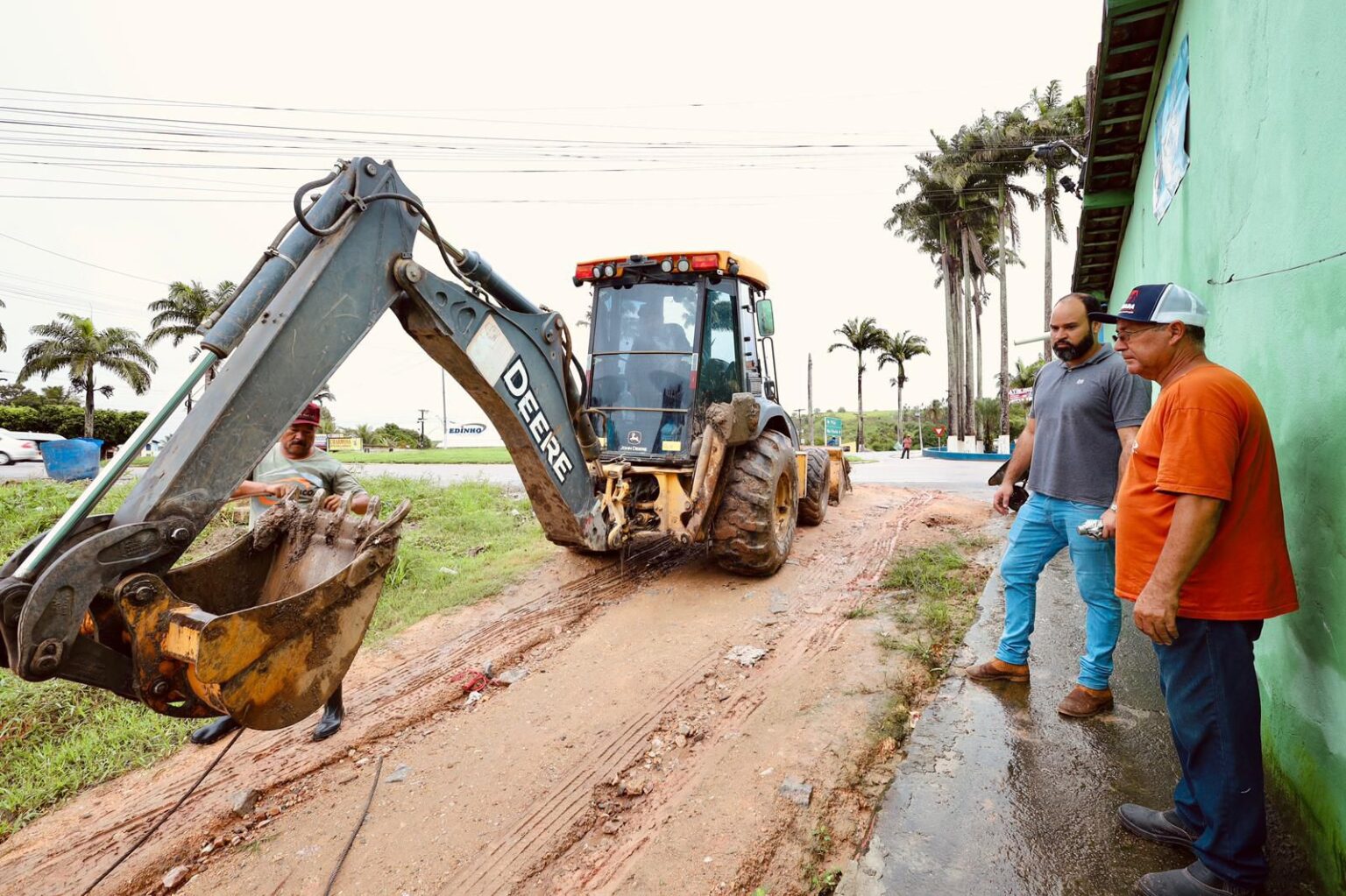 Prefeitura de Atalaia intensifica a limpeza dos bueiros para prevenir transtornos durante o período chuvoso