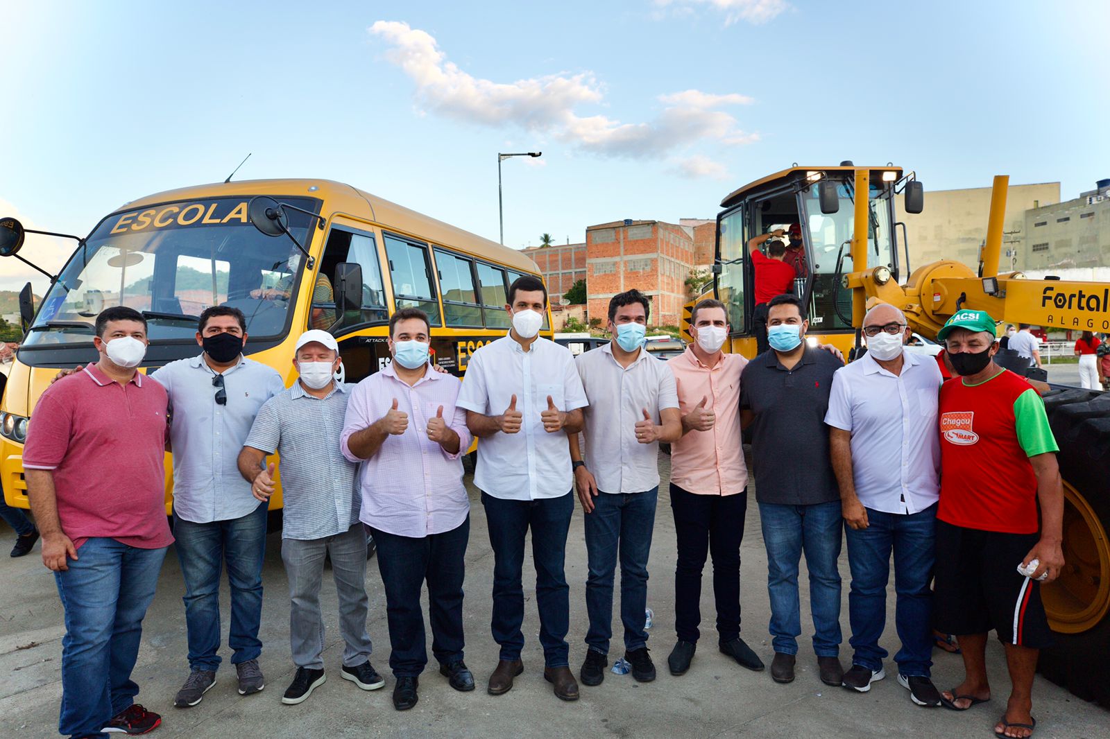 Cacimbinhas é beneficiada com veículos do Programa Fortalece Alagoas