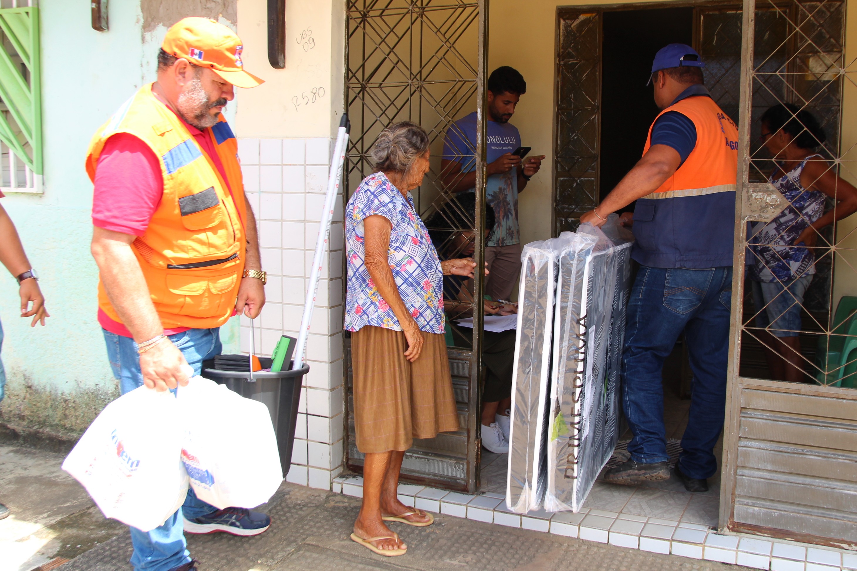 Prefeitura de Coruripe inicia entrega de kits humanitários às famílias afetadas pelas chuvas