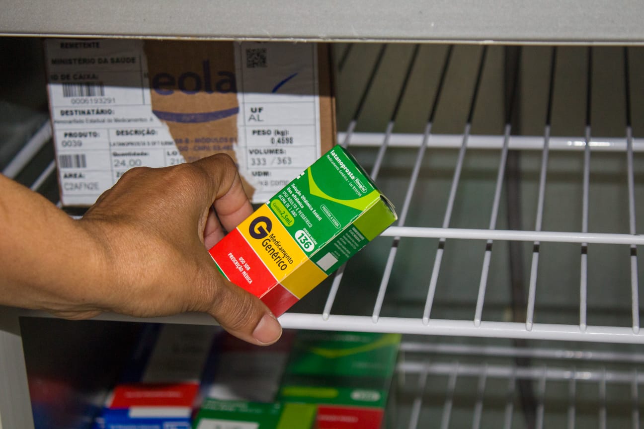 Pacientes com glaucoma recebem colírio em Coruripe