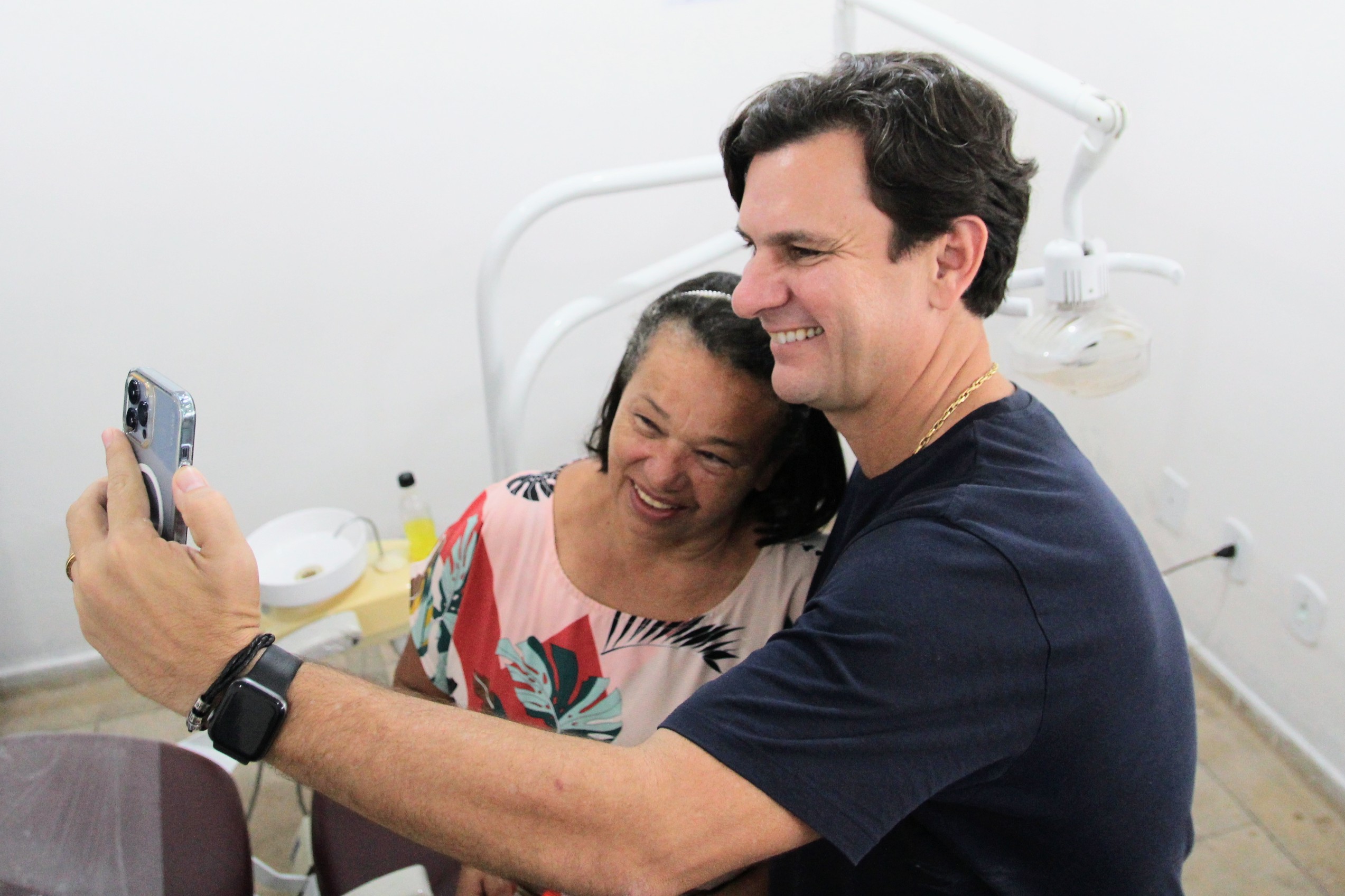 Secretaria de Saúde de Coruripe entrega próteses dentárias