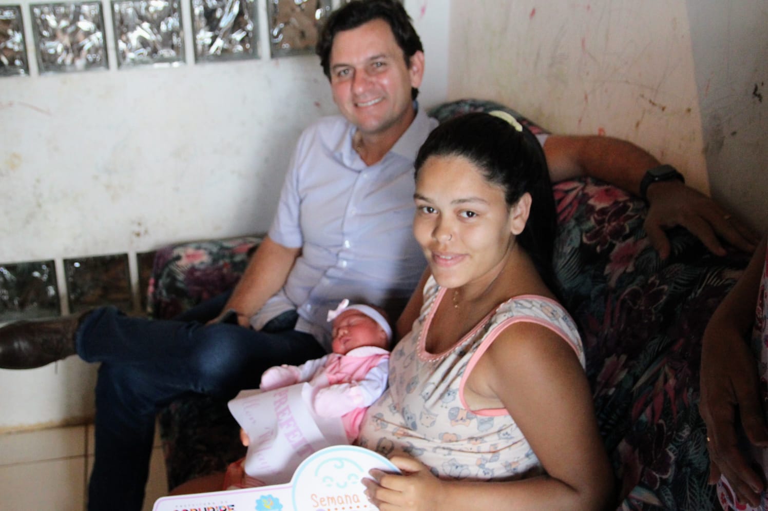 Semana do Bebê é encerrada com plantio de mudas em homenagem às crianças e anúncio do Bebê Prefeito