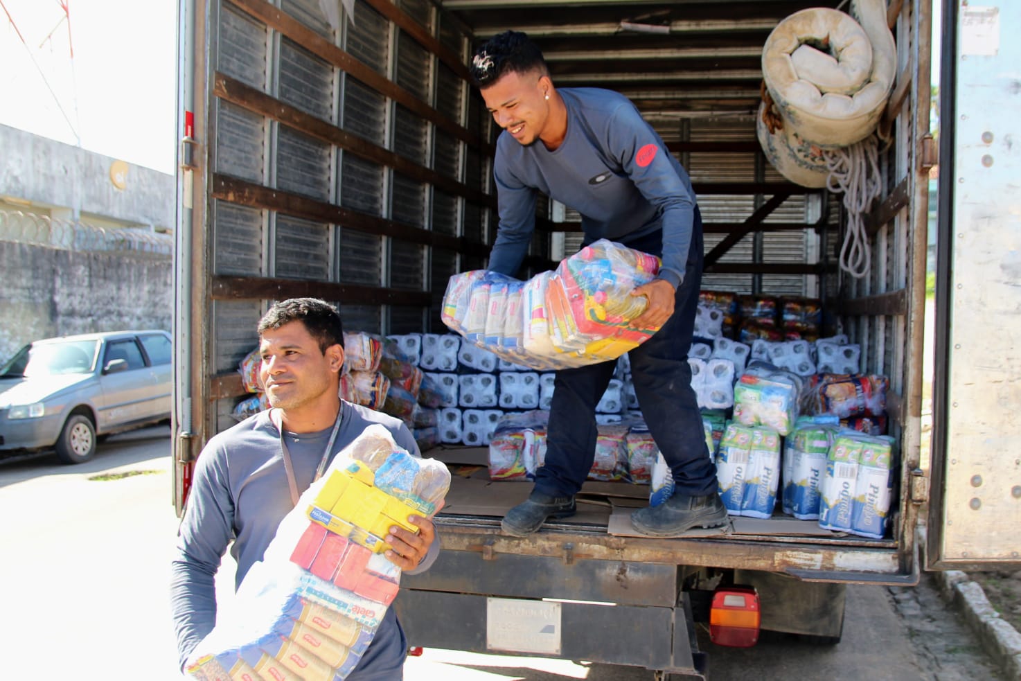 Almagis doa cestas básicas e kits de higiene para Coruripe