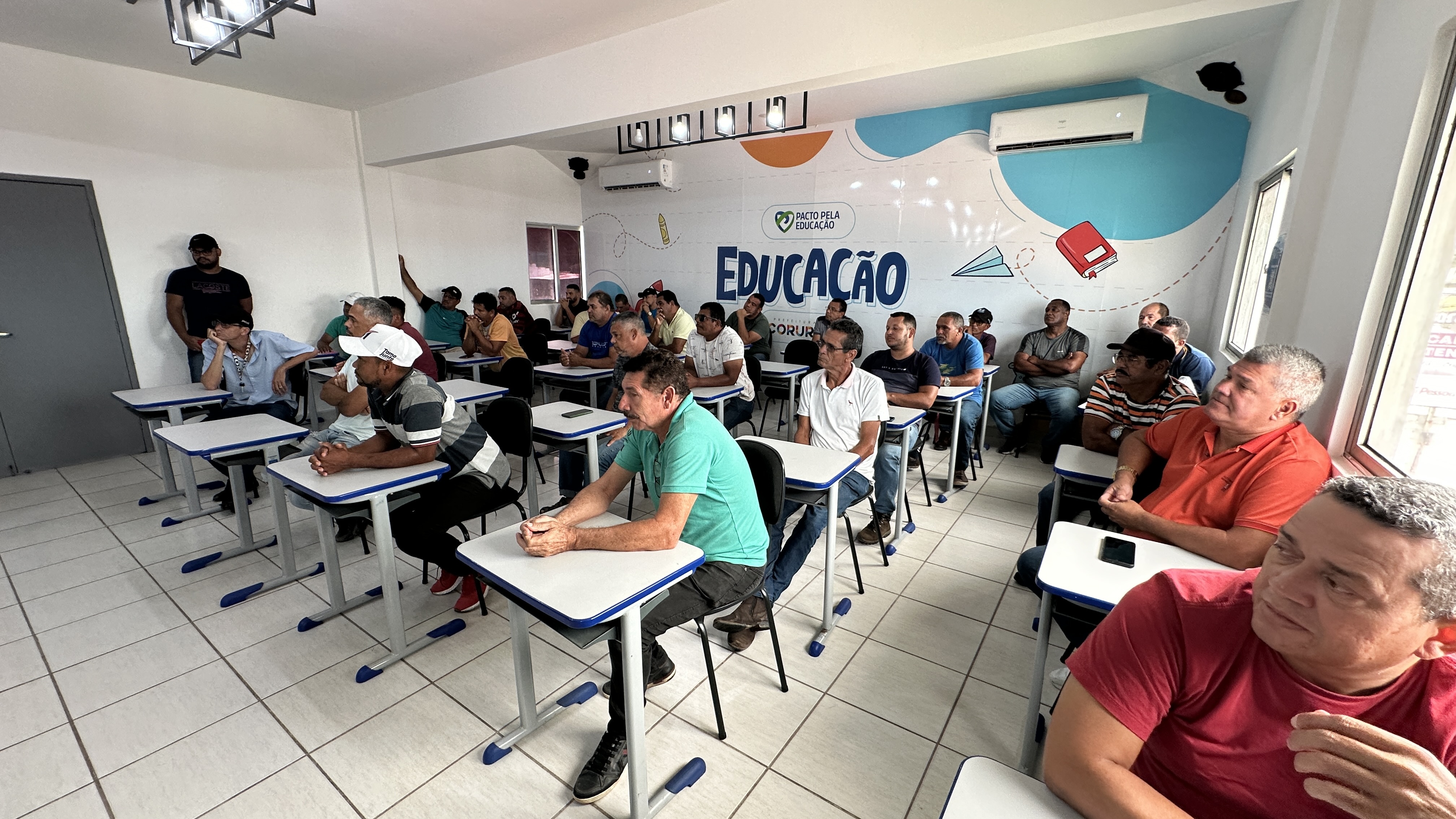 Prefeito Marcelo Beltrão garante reajuste salarial aos motoristas do transporte escolar