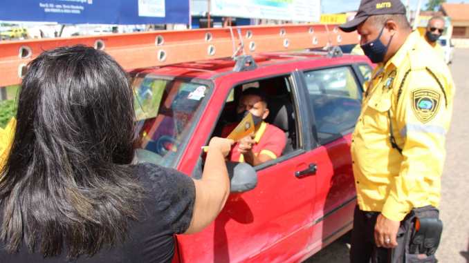 SMTT e Secretaria de Saúde realizam ação de conscientização sobre prevenção de acidentes de trânsito e mutirão de testes rápidos