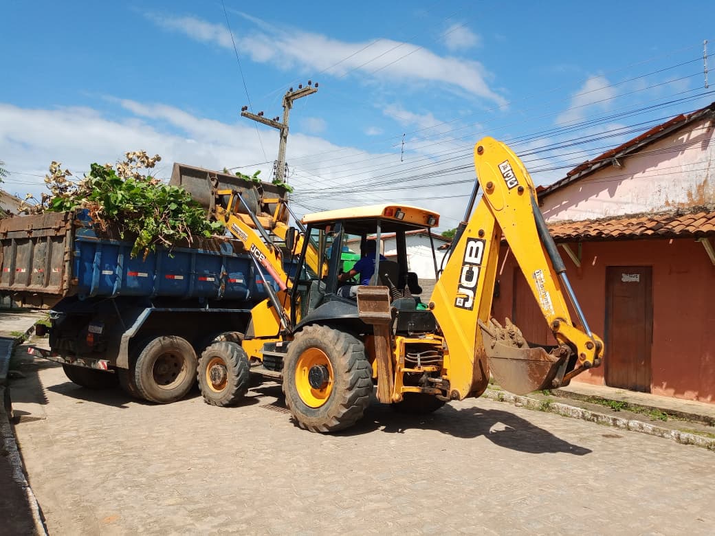 Ações de limpeza pública e podas deixam Coruripe mais organizada e reforçam o cuidado com a cidade