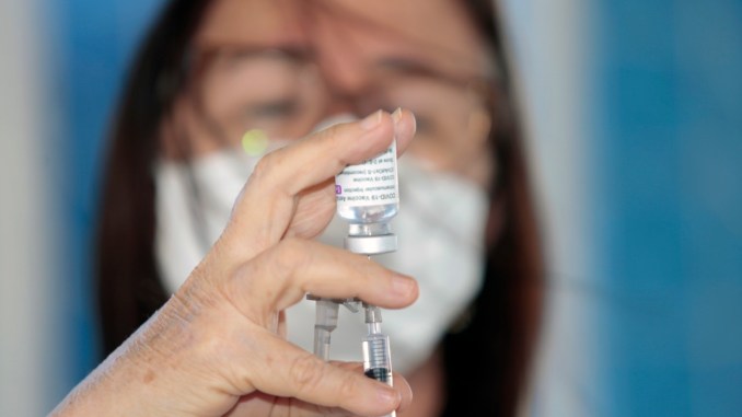 Coruripe inicia vacinação dos trabalhadores de transporte coletivo, caminhoneiros e trabalhadores da limpeza urbana