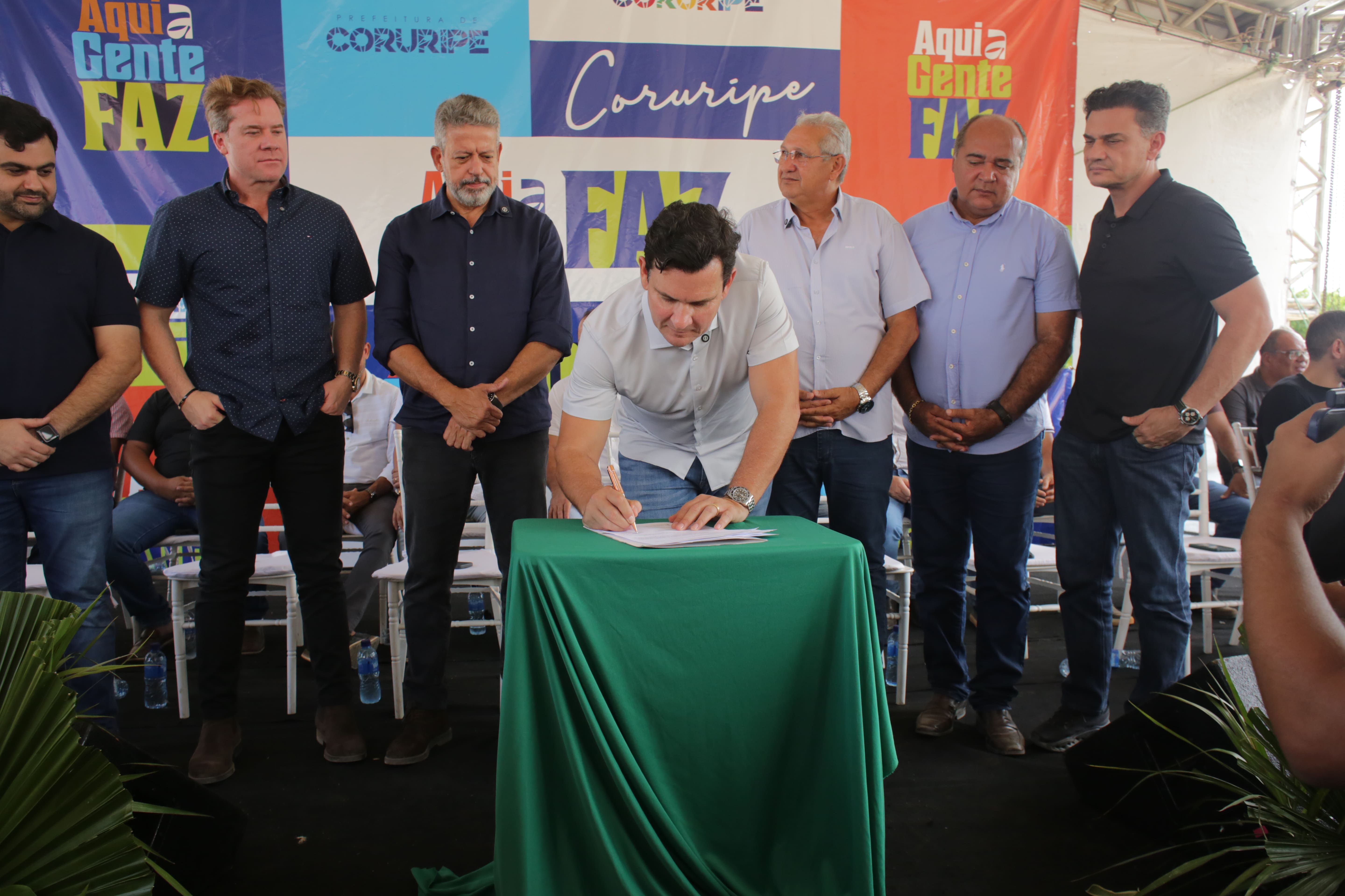 Prefeito Marcelo Beltrão inicia obras de pavimentação em 17 ruas no distrito de Botafogo