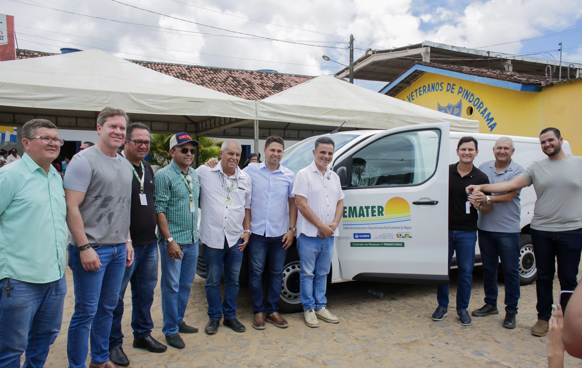 Prefeitura de Coruripe recebe furgão para fortalecer a agricultura familiar