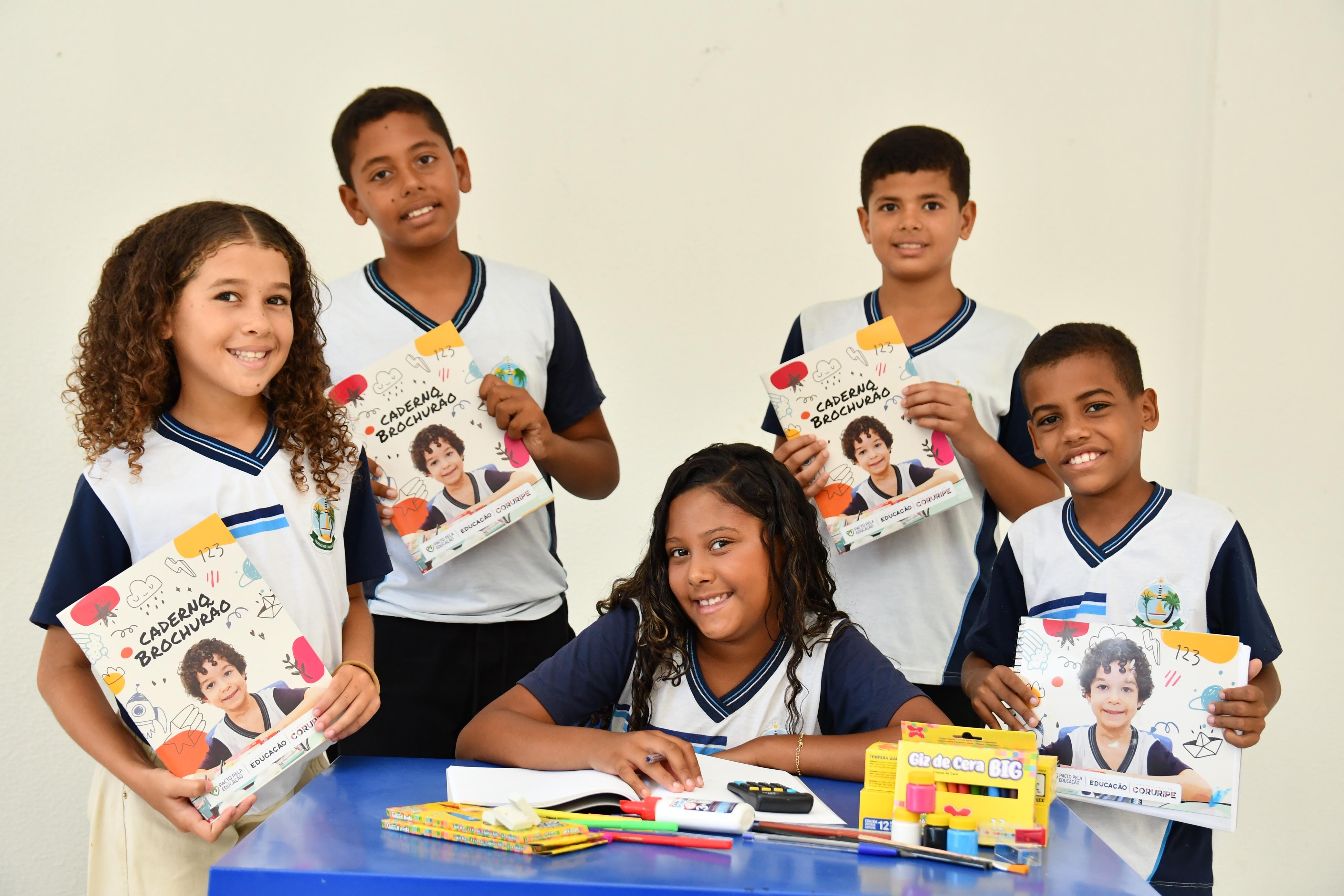 Aqui a gente cuida: Educação anuncia kits escolares e inclusão de sapatos no fardamento da rede municipal para 2026