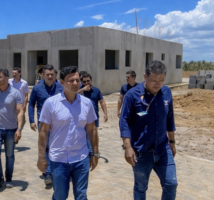 Prefeito Marcelo Beltrão realiza visita técnica com a Caixa às obras de 400 casas do Minha Casa, Minha Vida