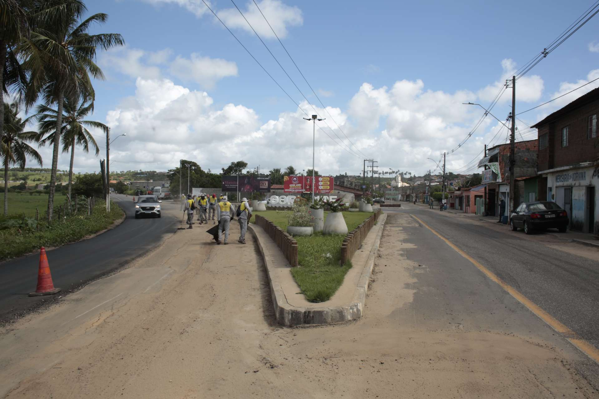 Prefeito Marcelo Beltrão inicia recapeamento asfáltico da avenida Comendador Tércio Wanderley