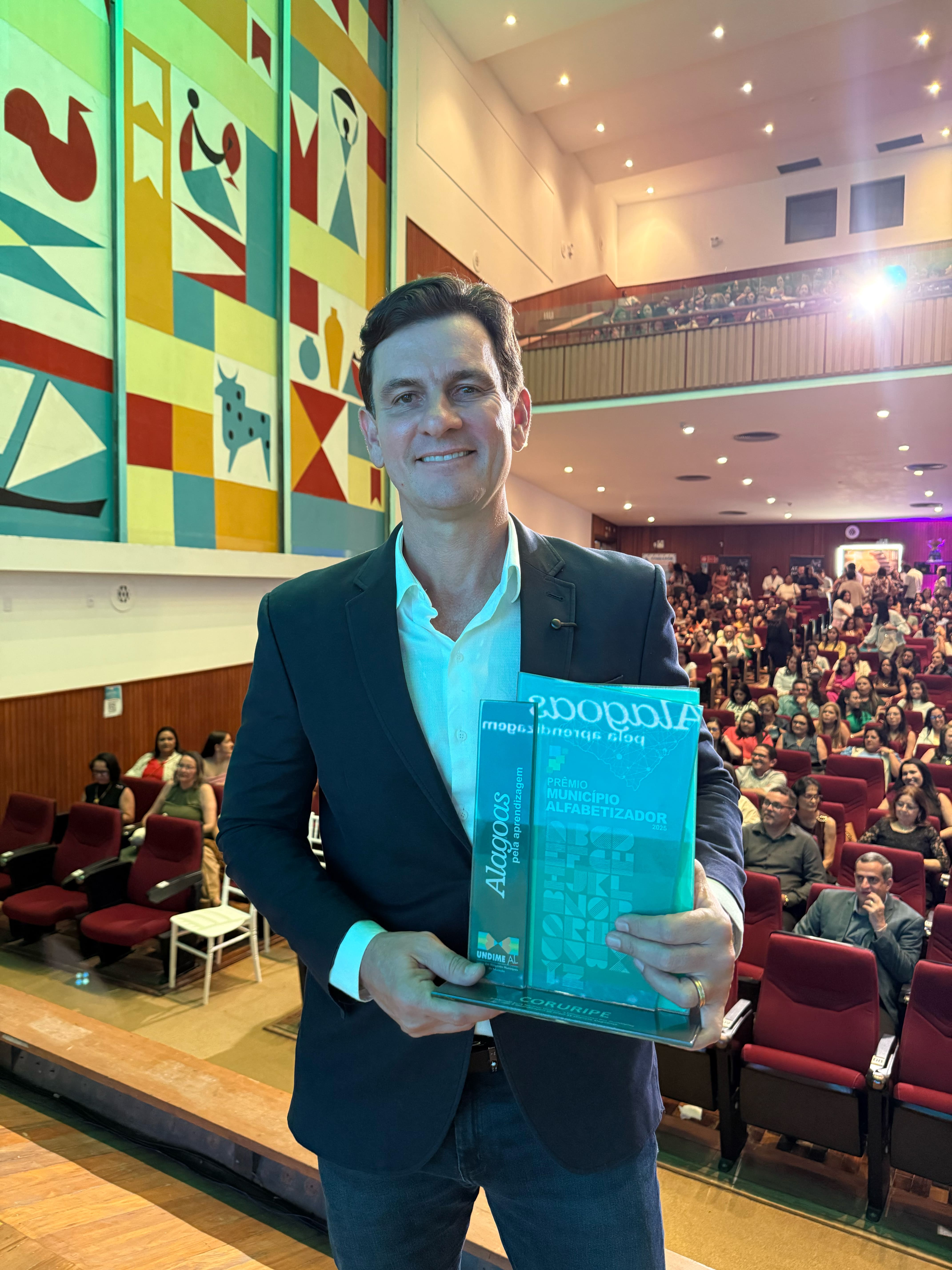 Coruripe recebe Prêmio Município Alfabetizador durante Seminário Estadual da Undime Alagoas