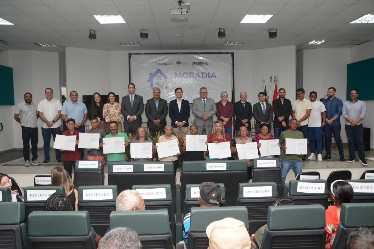 Mais de 100 famílias regularizam seus imóveis em Coruripe através do Moradia Legal