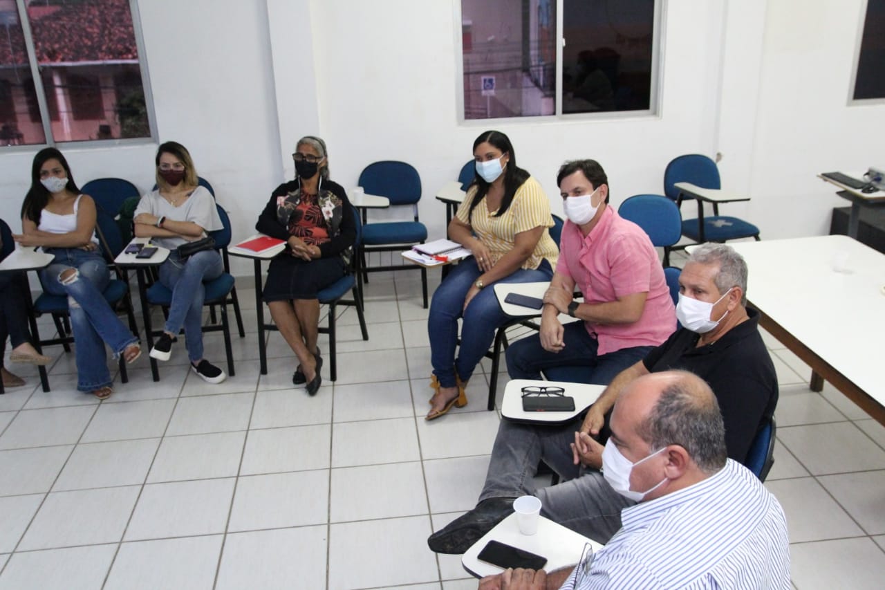 Animais de rua: Prefeito Marcelo Beltrão discute projeto com Grupo de Protetoras e Câmara de Vereadores