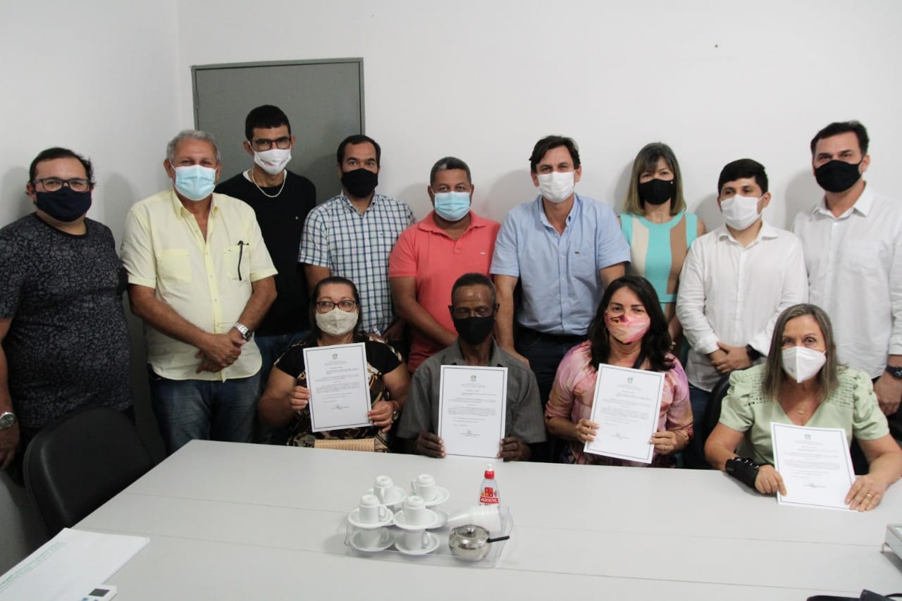 Prefeito Marcelo Beltrão assina primeiras portarias de aposentadoria de servidores municipais