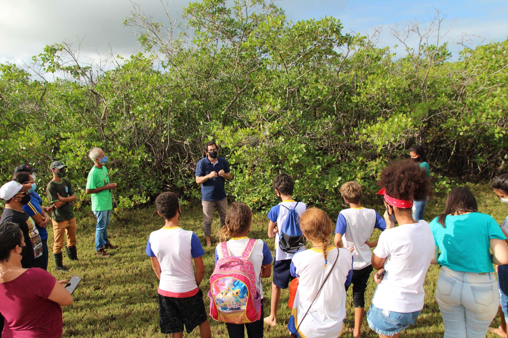 Dia Mundial de Proteção aos Manguezais é comemorado com palestra ao ar livre e aula no barco escola no Rio Coruripe
