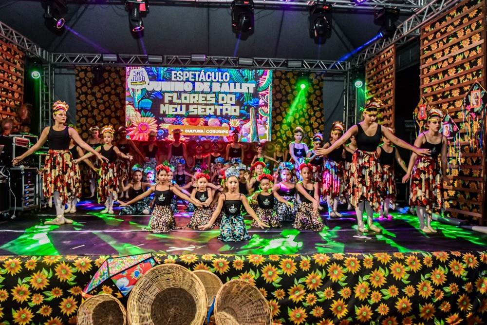 Prefeitura de Coruripe leva Espetáculo Flores do Meu Sertão à Praça Central
