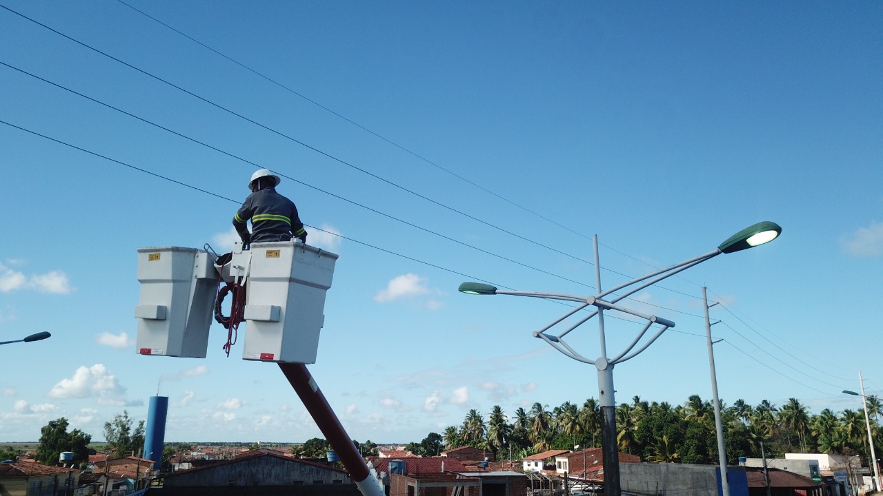 Iluminação Pública: Prefeitura inicia troca de lâmpadas apagadas e manutenção em todos os postes do município