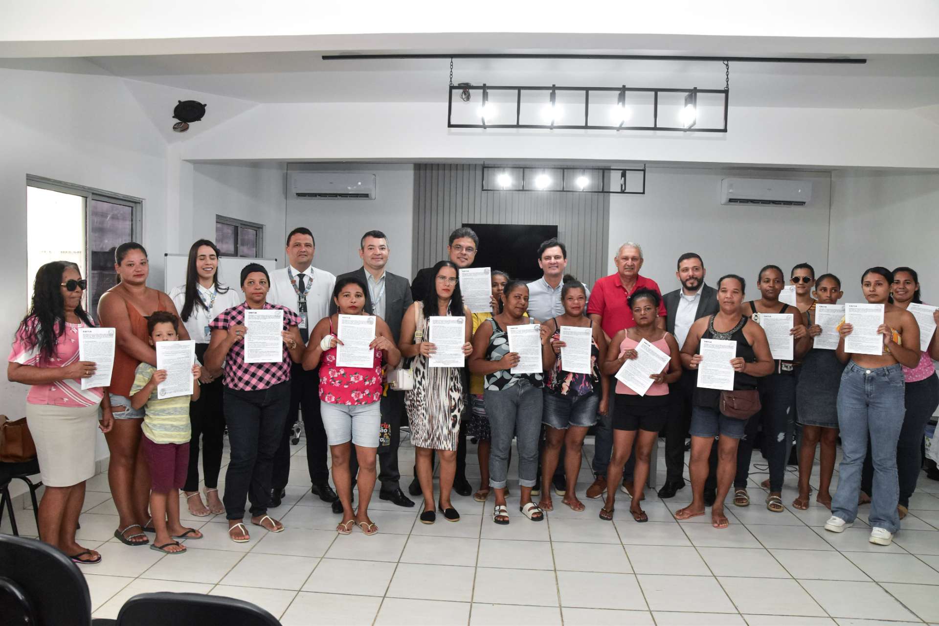 Prefeitura de Coruripe e Caixa Econômica Federal entregam Contrato de Registro de Imóveis a moradores dos conjuntos habitacionais Nelson Costa, Manoel Lessa e Luiz Simões