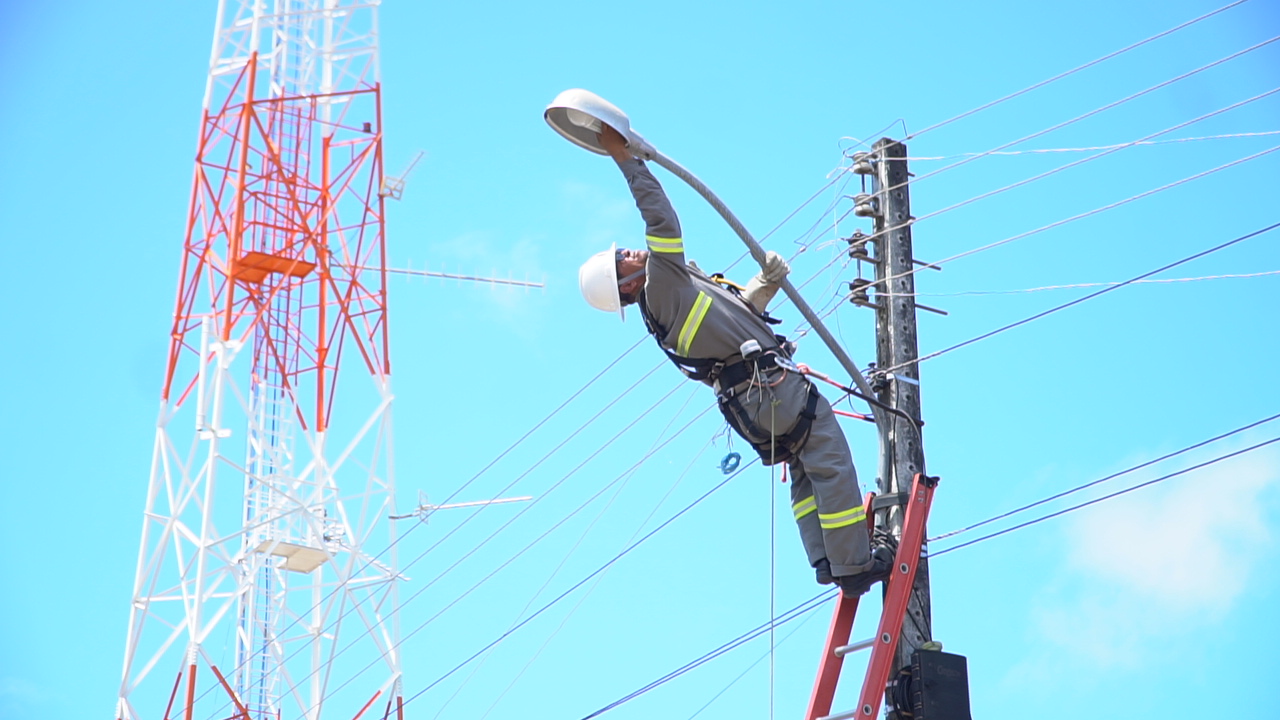 Prefeitura segue realizando manutenção na iluminação pública de todo o município