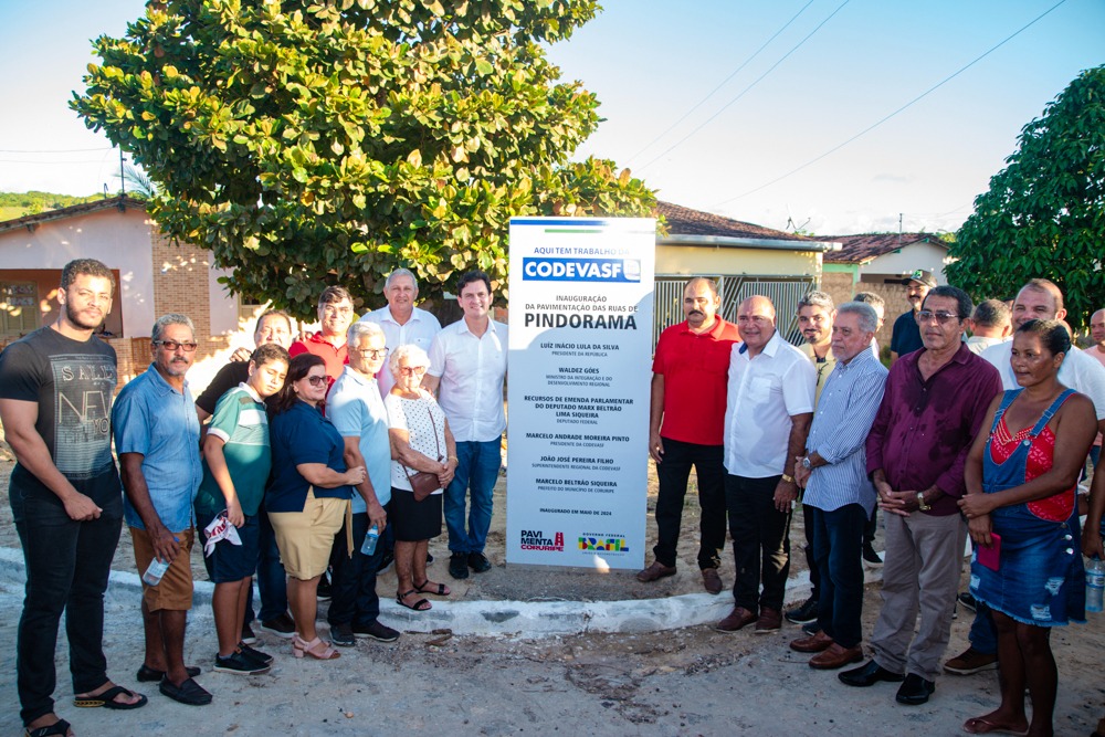 No Dia do Trabalhador, prefeito Marcelo Beltrão entrega ruas pavimentadas na Pindorama