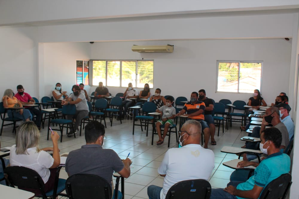 Reunião busca alternativas para a regularização dos abatedouros de frango em Coruripe