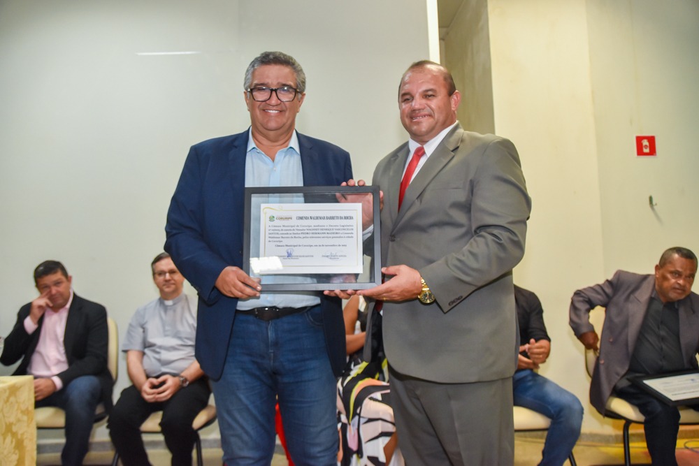 Secretários municipais recebem Comendas em cerimônia solene no Ifal