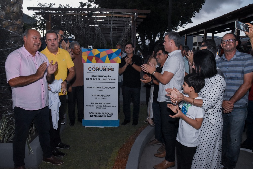 Prefeito Marcelo Beltrão entrega Praça Dr. Lima Castro requalificada