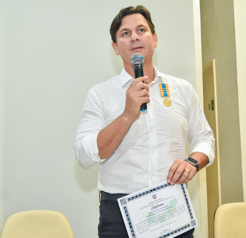 Prefeito Marcelo Beltrão é homenageado com medalha “Defesa Civil Estadual”