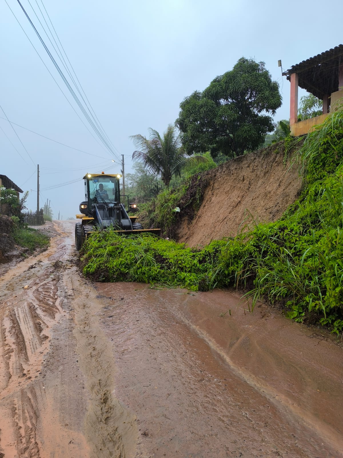 Defesa Civil de Coruripe atua com secretarias municipais no monitoramento e contenção dos danos causados pelas fortes chuvas desta segunda-feira (19)