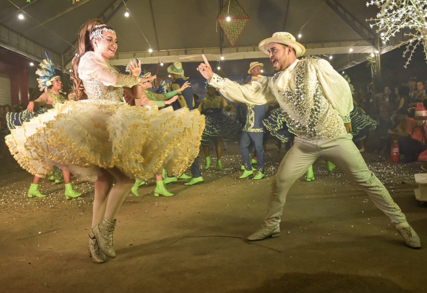 Arraiá da Cultura: Quadrilhas juninas e muito forró animam a noite na Praça Castro Azevedo