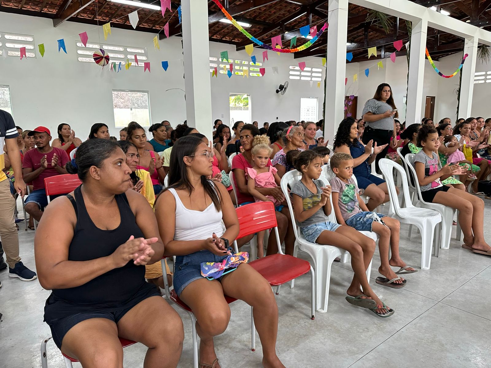 Famílias do distrito Poxim recebem kit do Programa de Aquisição de Alimentos