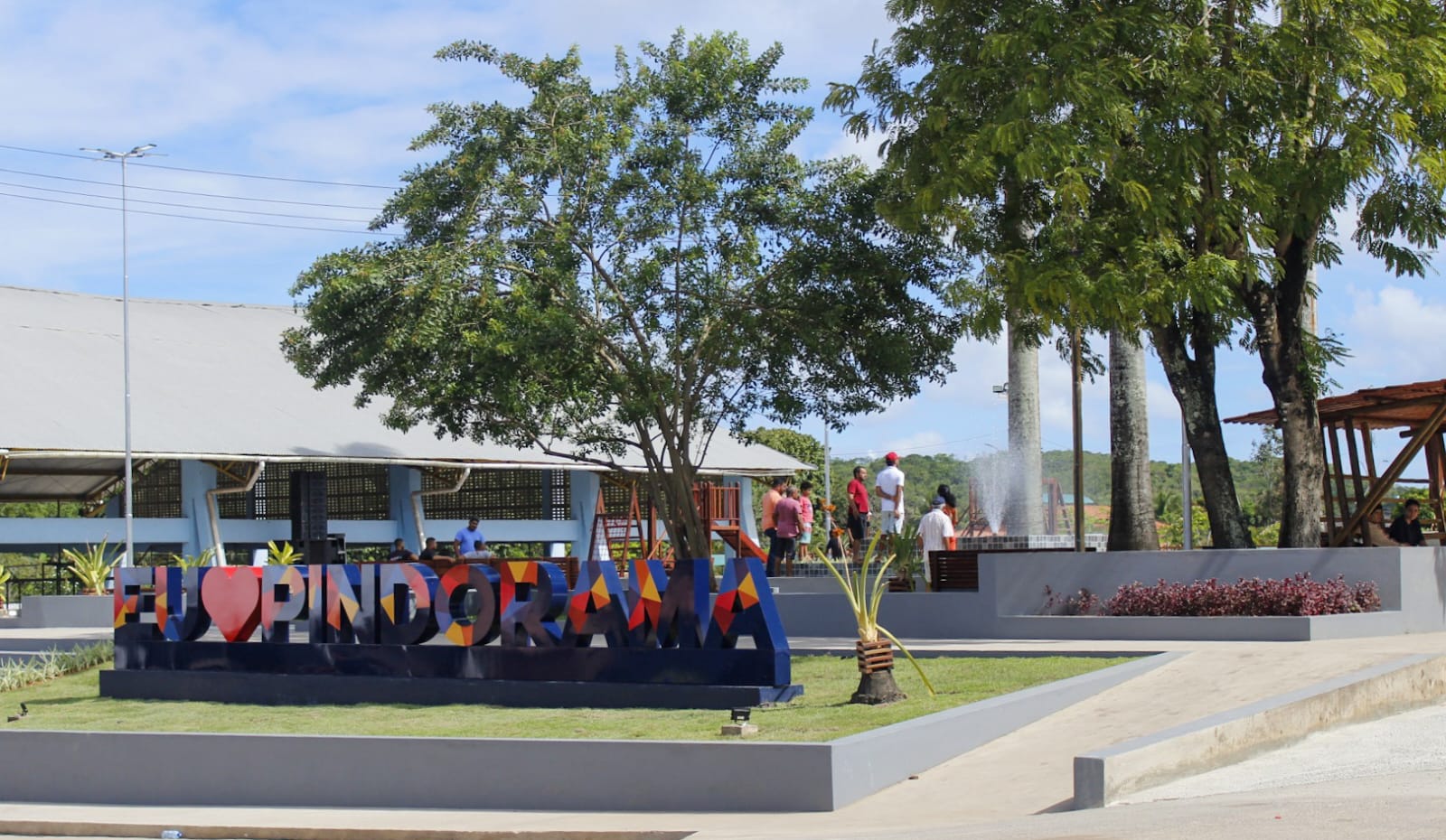 No dia do trabalhador, prefeito entrega praça na Pindorama e prestigia expansão industrial da Cooperativa