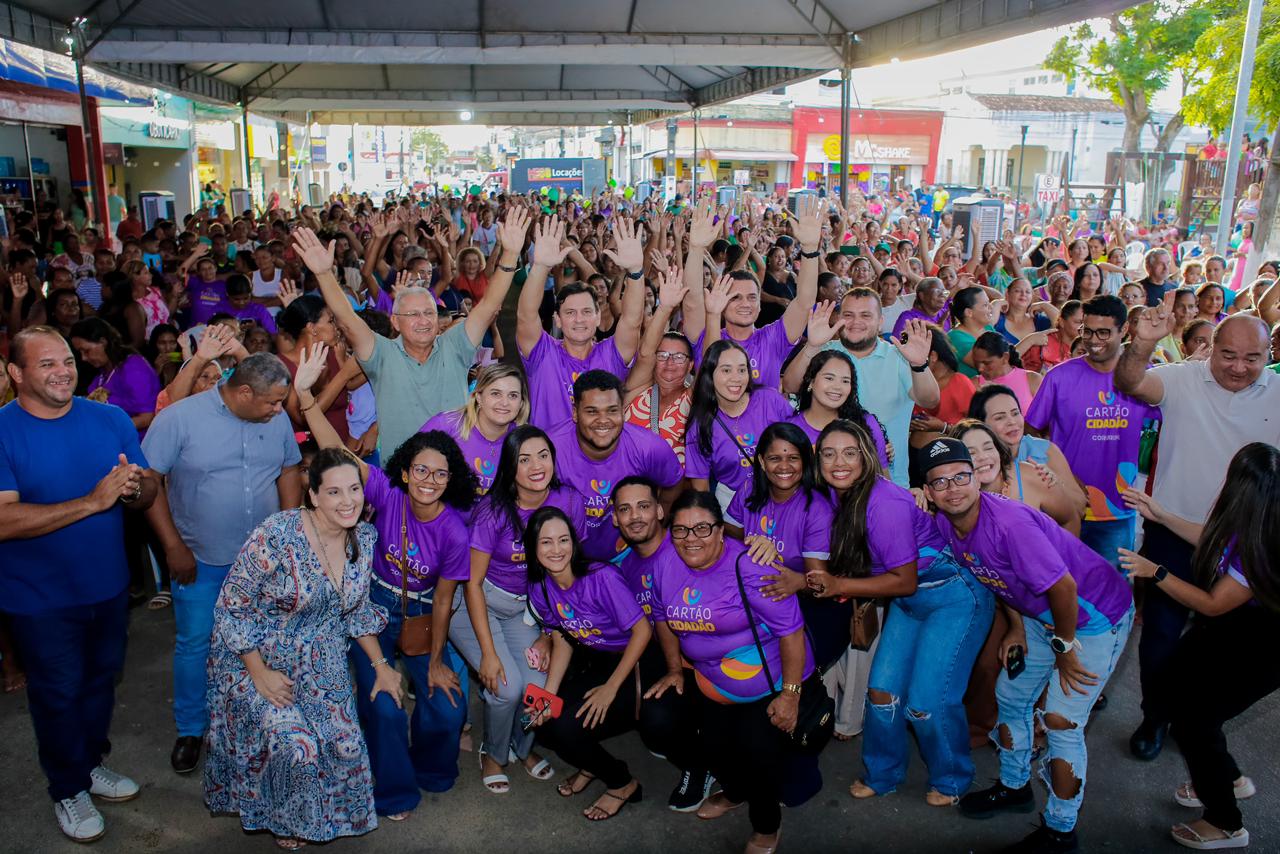 No segundo aniversário do Cartão Cidadão, prefeito Marcelo Beltrão anuncia pagamento do 13º salário do programa