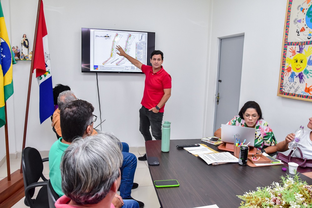 Prefeito Marcelo Beltrão se reúne com barraqueiros da Lagoa do Pau para apresentar propostas para a urbanização da orla