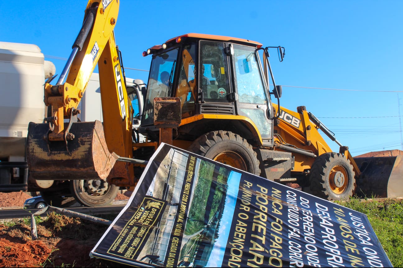 Por orientação do Ministério Público Prefeitura de Coruripe inicia remoção de placas publicitárias irregulares