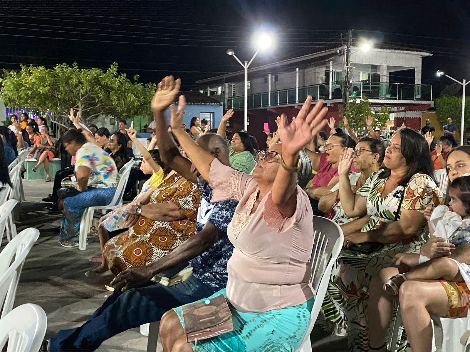 Prefeito Jaime do Mercado prestigia Show Gospel que celebra o Dia do Evangélico em Palestina