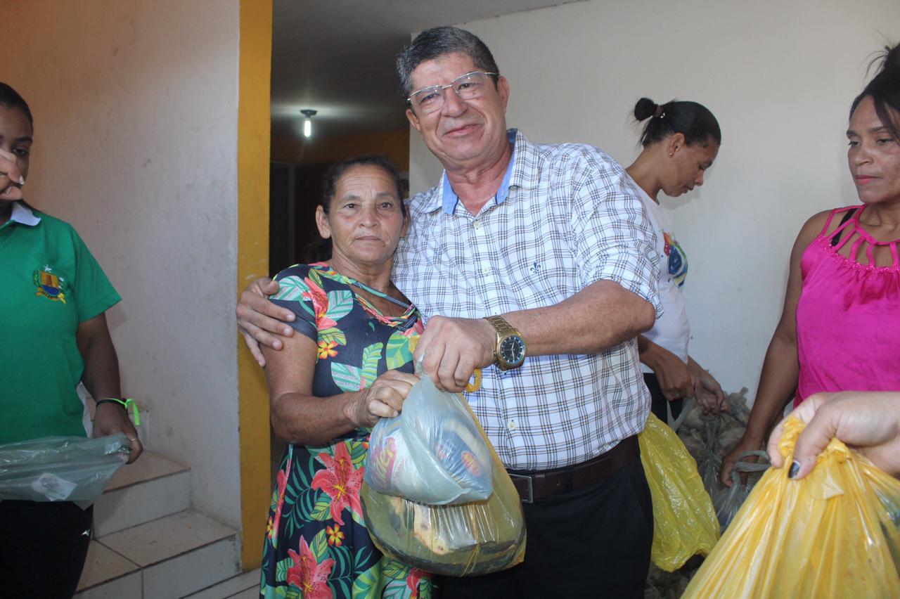 Prefeito Jaime do Mercado inova tradição da entrega de peixes da Semana Santa com inclusão de novos kits