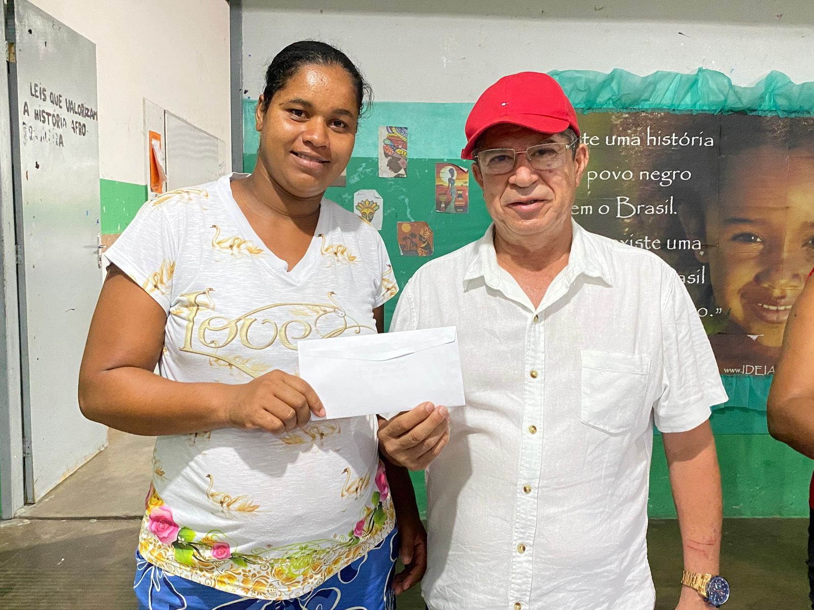 A prefeitura de Palestina, através da Secretaria de Educação, realizou nesta quinta-feira(28), o repasse de 50% da Bolsa EJA (Educação de Jovens e Adultos).