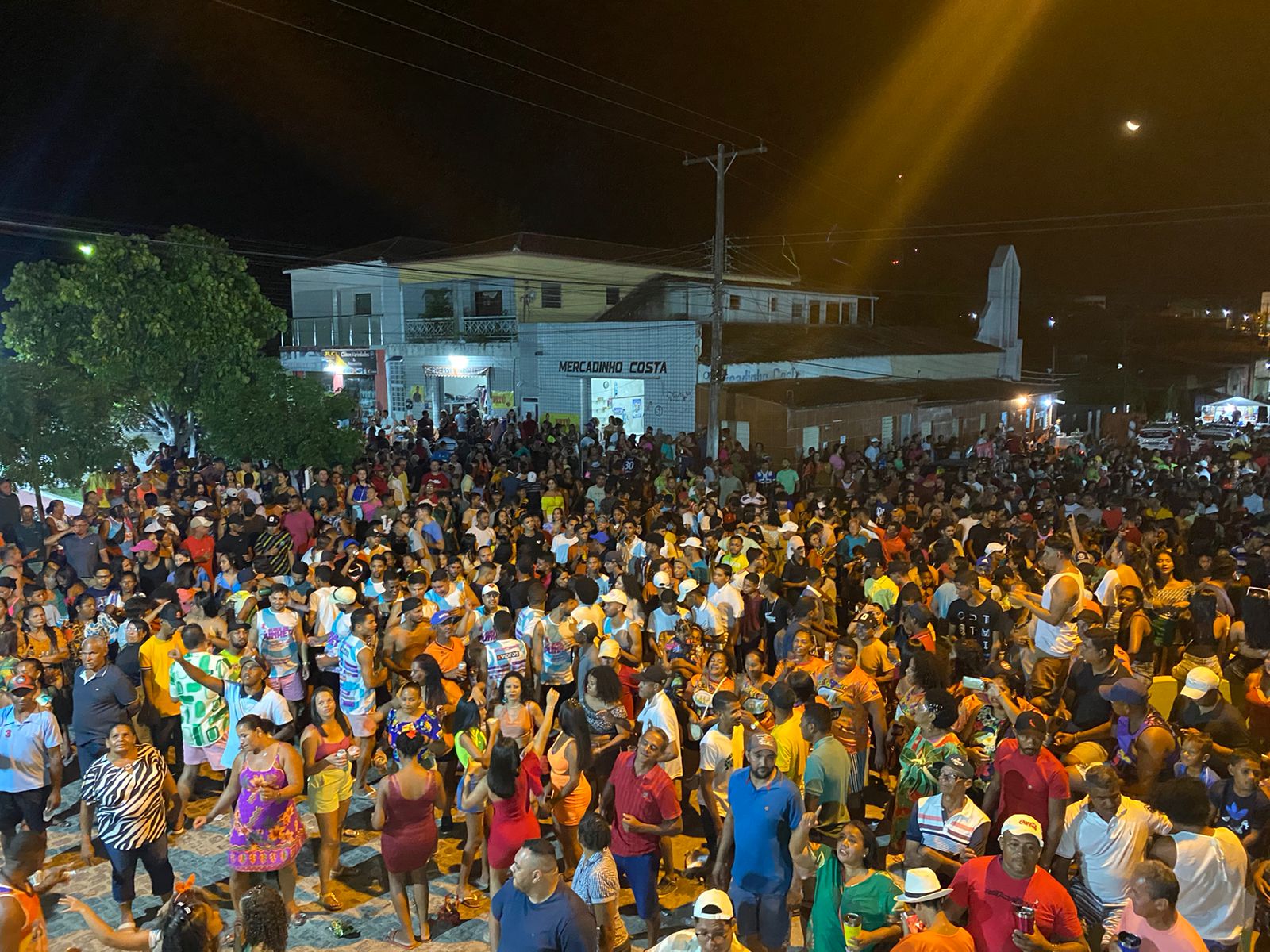 Palestina na Folia arrasta multidão de foliões pelas ruas do município