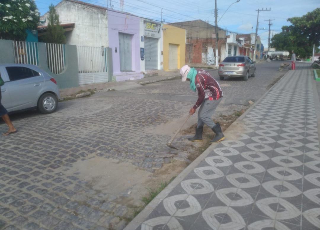 prefeitura realiza diversas ações de limpeza nas ruas da cidade