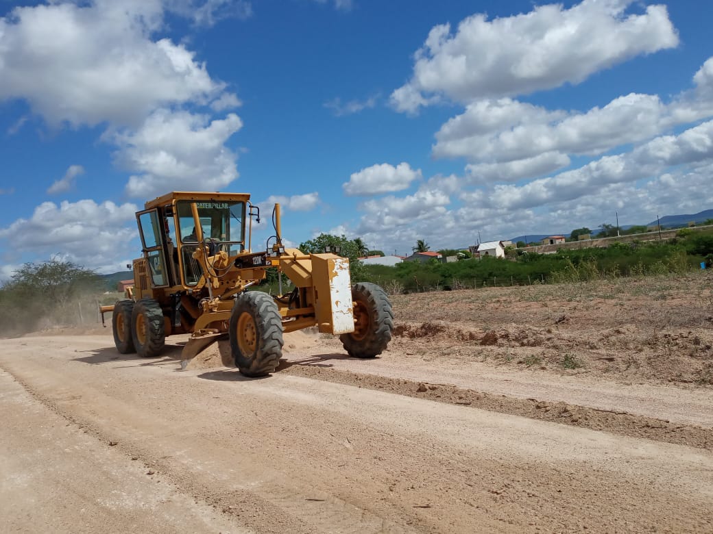 Prefeitura realiza terraplanagem das vias de acesso aos povoados