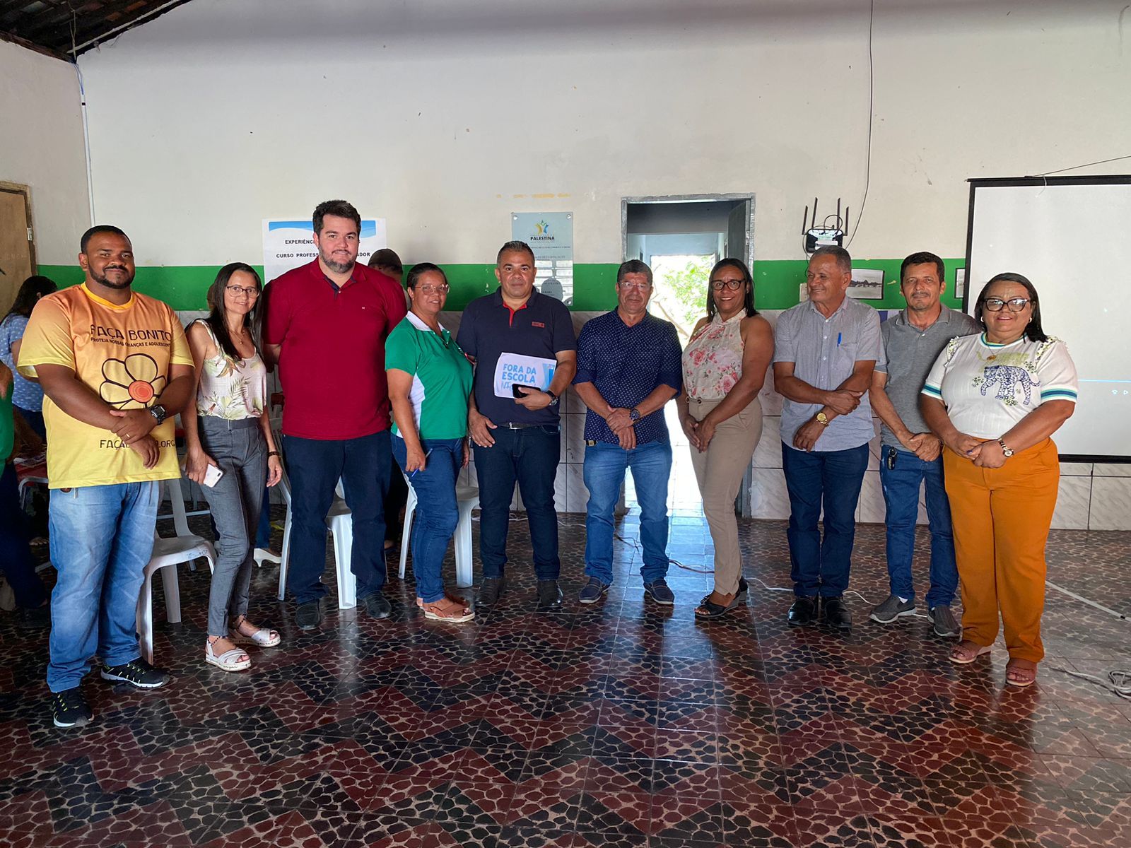 EDUCAÇÃO REALIZA REUNIÃO PERTINENTE A ''BUSCA ATIVA ESCOLAR- FORA DA ESCOLA NÃO PODE!''