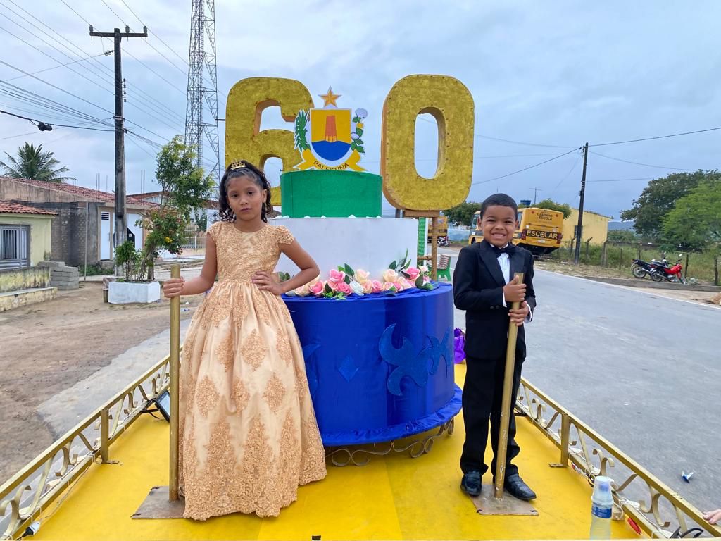 Prefeitura de palestina realiza desfile cívico alusivo aos 60 anos de emancipação política