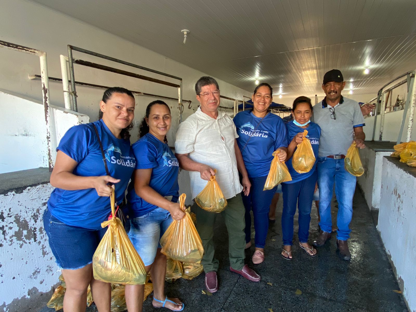 prefeitura realiza tradicional entrega do peixe da semana santa para famílias palestinenses