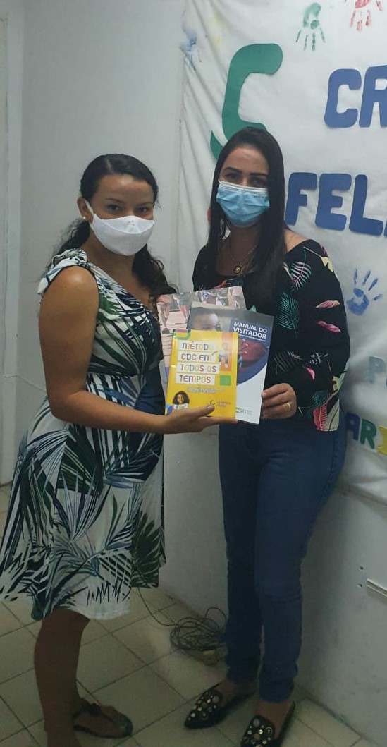 Orientadores sociais recebem kit para aperfeiçoamento de ações