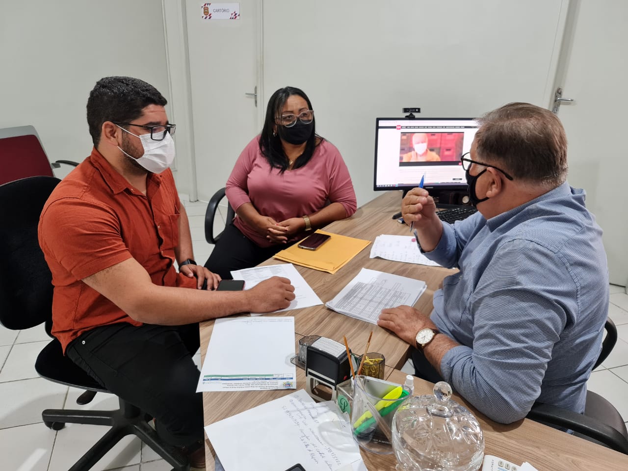 secretários firmam parcerias com o instituto de identificação