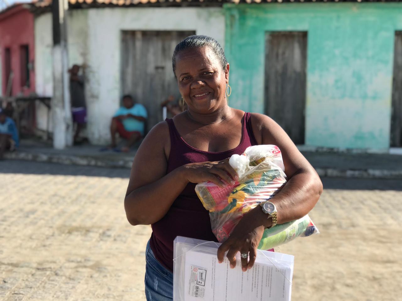 Alunos da rede municipal receberam kit merenda escolar